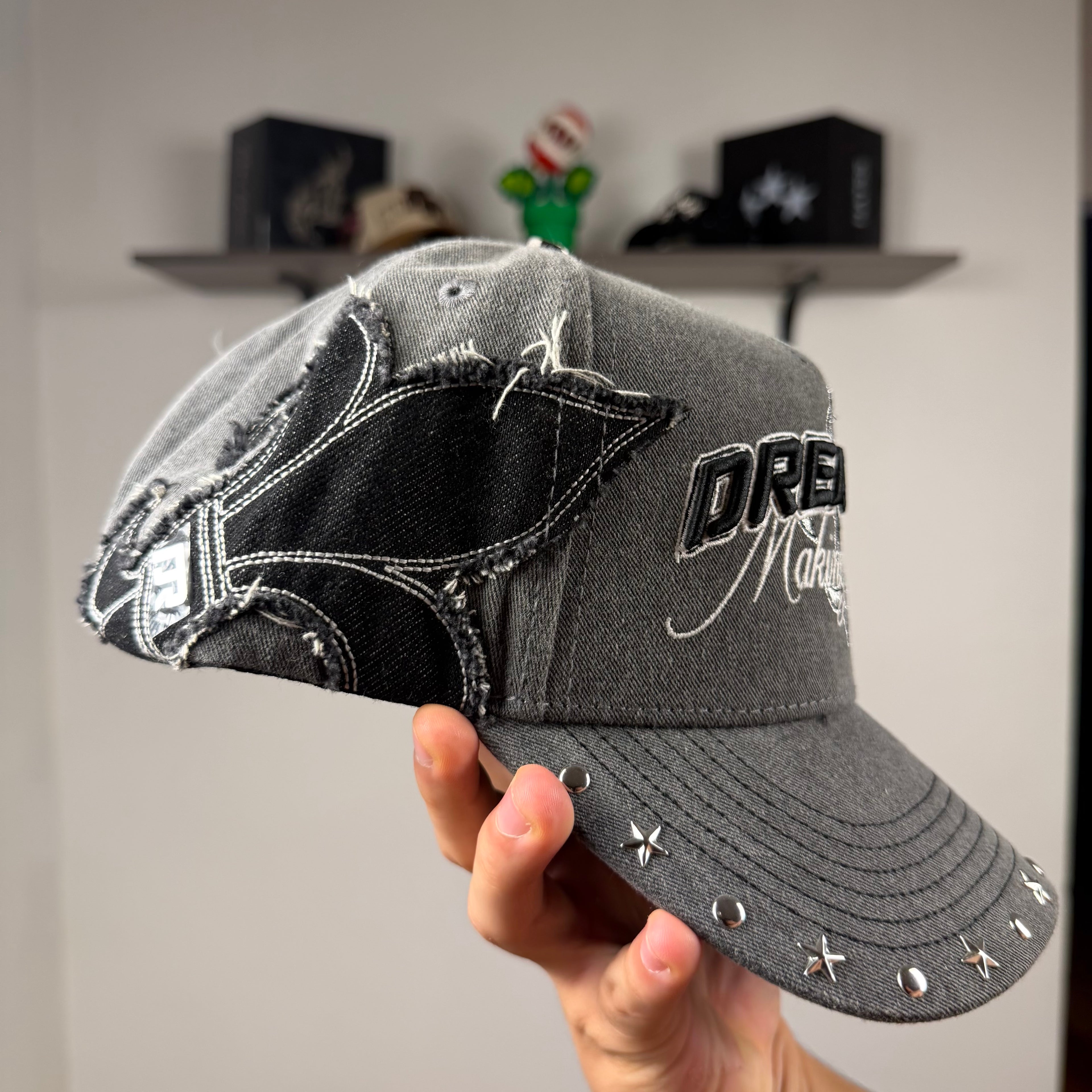 DREAMER HATS “MAKING HISTORY” -FULL SET (CAJA, CUBREPOLVOS, LLAVERO)