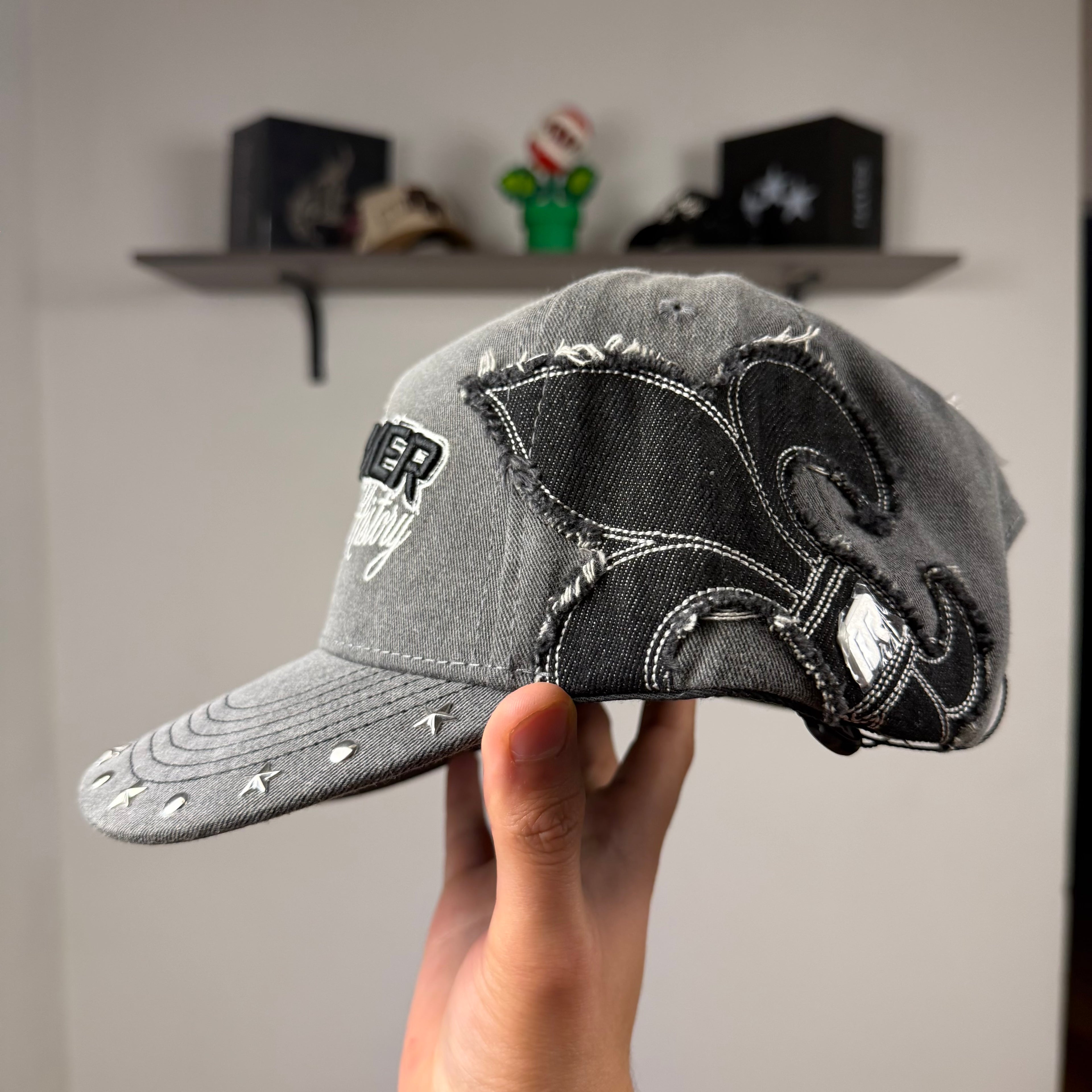 DREAMER HATS “MAKING HISTORY” -FULL SET (CAJA, CUBREPOLVOS, LLAVERO)